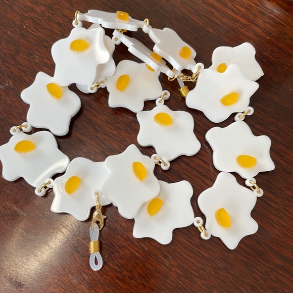 Mackbecks Jewelry - NWOT Mackbecks Glasses Chain